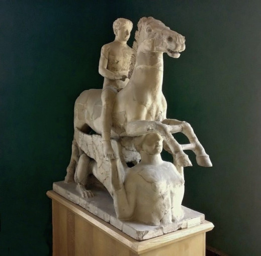 Il Cavaliere di Marafioti, eccezionale gruppo scultoreo in terracotta del V sec. C. scoperto a Locri nel 1910